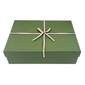 Zaļas dāvanu kastes ar lenti